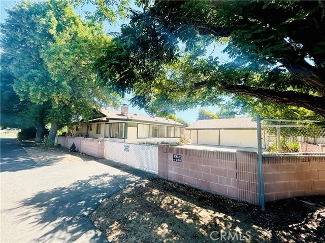 Building Photo - 2750 W Devonshire Ave