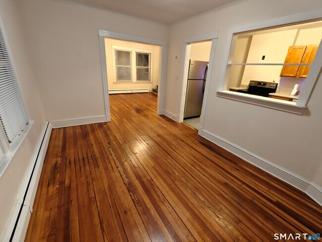 Building Photo - 387 Plainville Ave