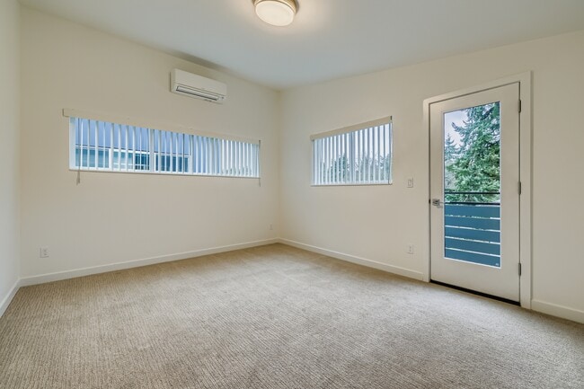 Building Photo - 12038 33rd Ave NE