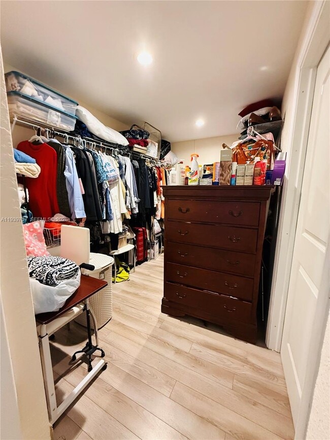 Building Photo - 16950 SW 93rd Ave