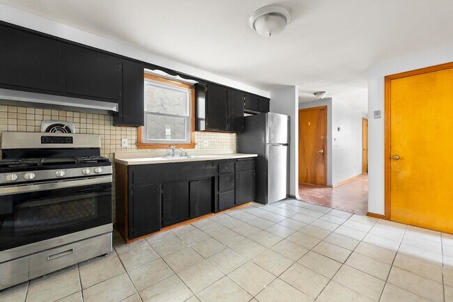 Building Photo - 336 Princeton Ave