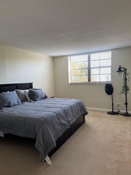 Building Photo - 3100 N Pine Island Rd