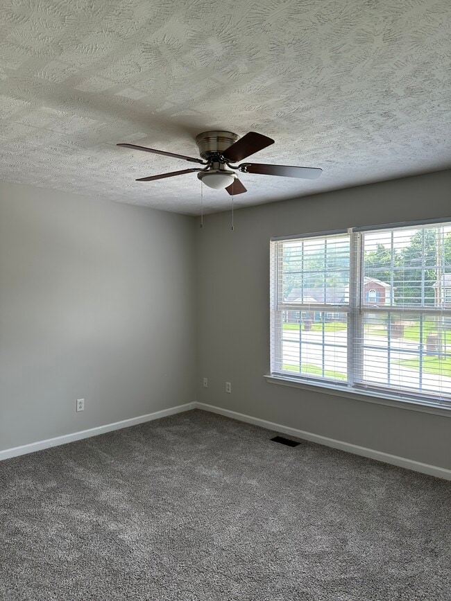 Building Photo - 1513 Center Pointe Dr