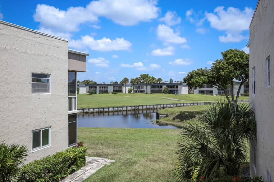 Building Photo - 510 Flanders K