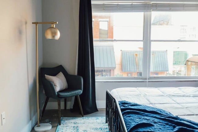 Building Photo - 202 E Main St