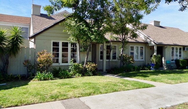 Primary Photo - 1116 E Glenoaks Blvd