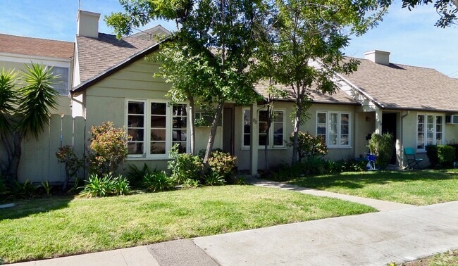 Building Photo - 1116 E Glenoaks Blvd