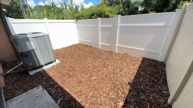 Building Photo - Newly renovated 2 bedroom Townhouse for Re...