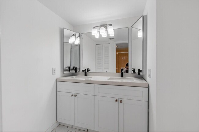 Building Photo - 3502 Bimini Ln