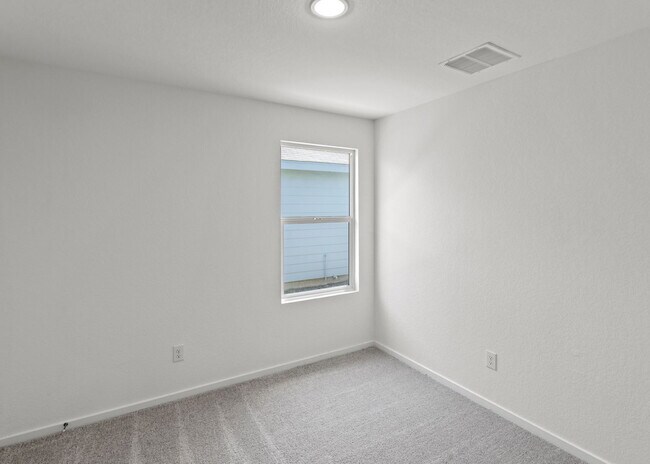 Building Photo - VIEWS VIEWS VIEWS and LOCATION! Rental Bac...