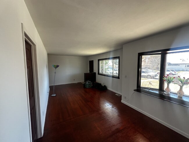 Building Photo - Available Immediately!  Spacious 6-Bedroom Retreat with 2 Full Baths in Charming Denver Locale!