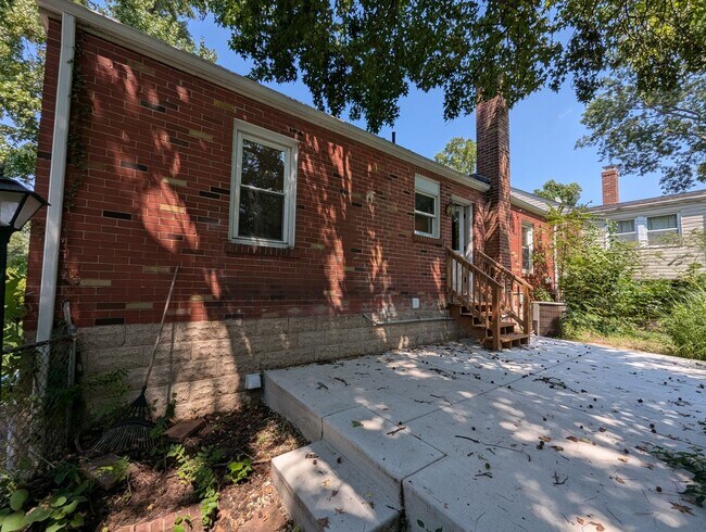 Building Photo - 8638 Henrietta Ave