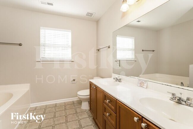 Building Photo - 1050 Spruce Garden Dr