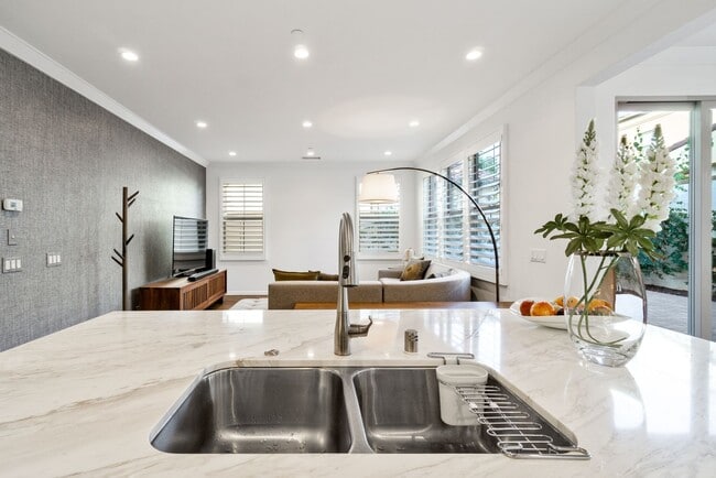 Building Photo - Thoughtfully Renovated 3 Bed, 2.5 Bath Sin...