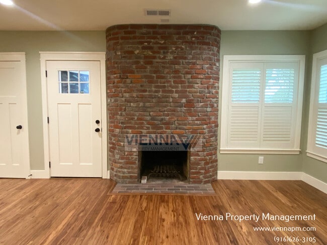 Building Photo - 5668 11th Ave