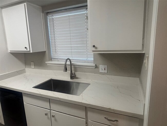 Building Photo - 18800 Egret Bay Blvd