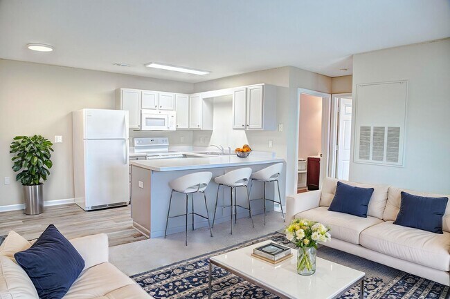 Building Photo - Rents always include high speed internet, cable, water, sewer, trash & pest control without any c...