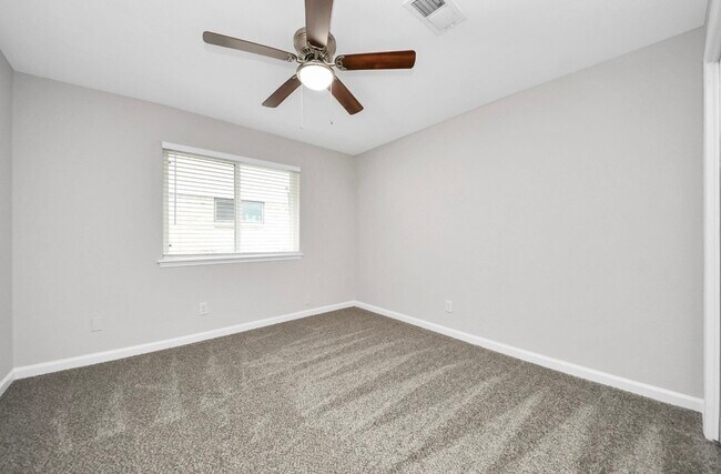 Building Photo - 9638 Ravensworth Dr