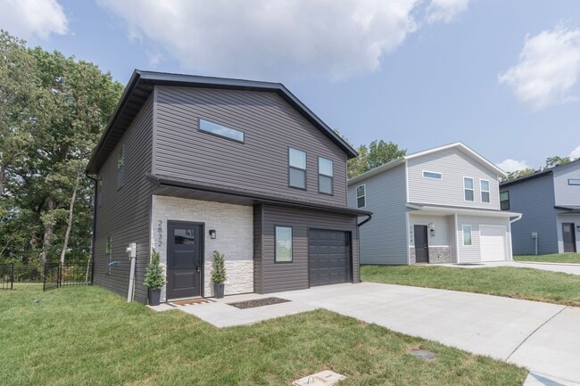 Building Photo - 721 Ella Dr