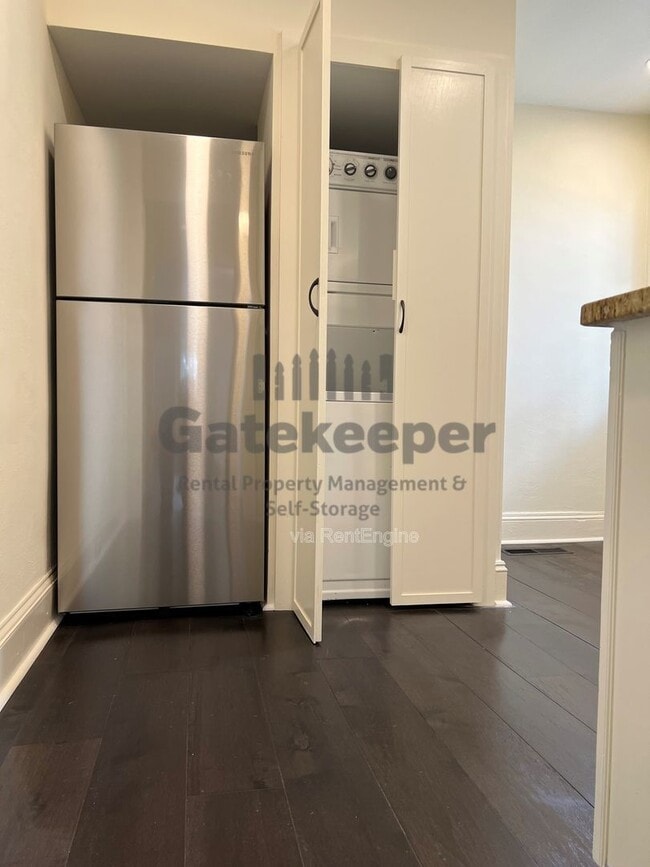 Building Photo - 1565 Walker Ave