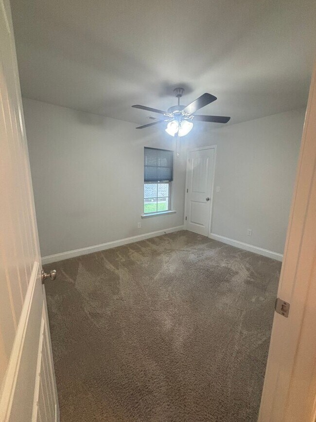 Building Photo - 135 BrookLawn Dr