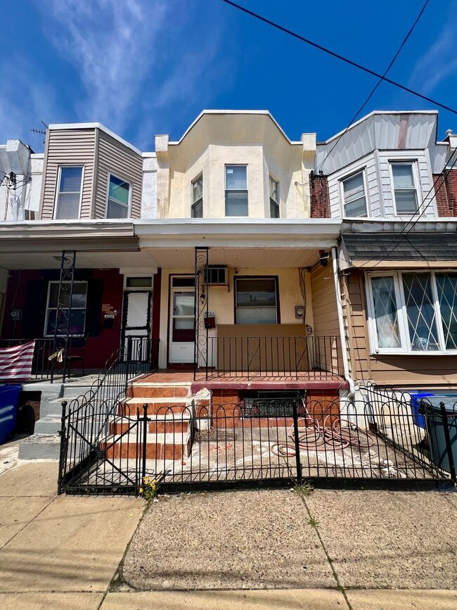 Building Photo - Stunning 3-Bedroom Townhome in Frankford! Available NOW!