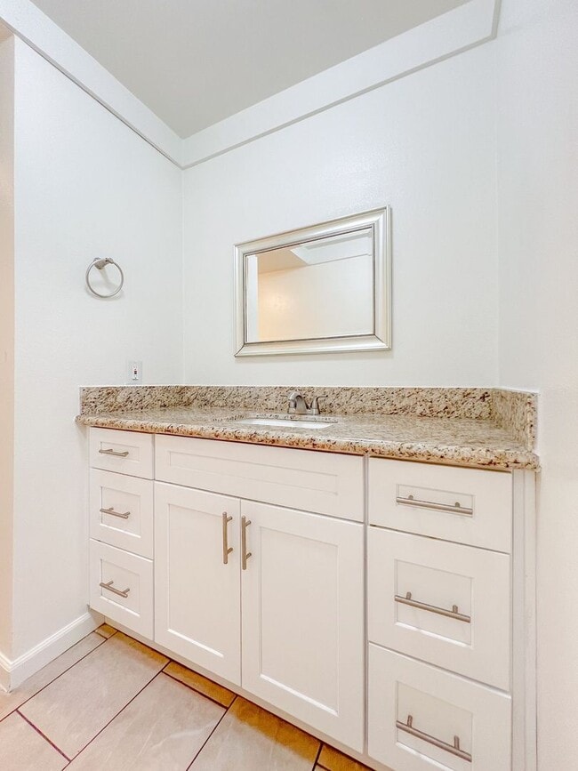 Building Photo - Santa Ana - Gorgeous Interior Remodel 4 be...