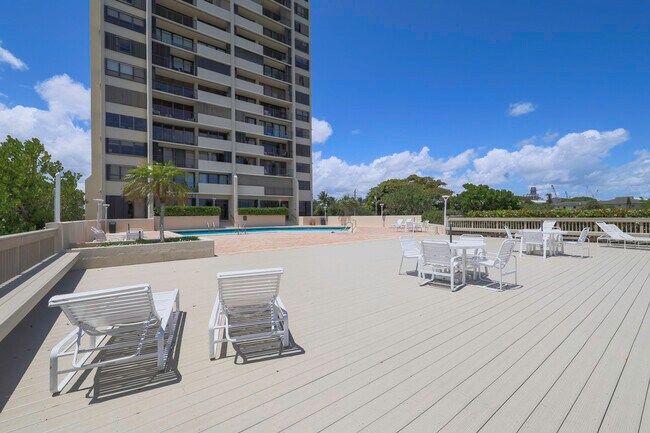 Building Photo - 5600 N Flagler Dr