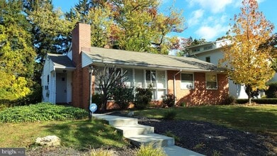Building Photo - 6037 Grosvenor Ln