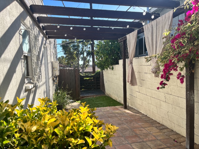 Building Photo - 5351 Packard St