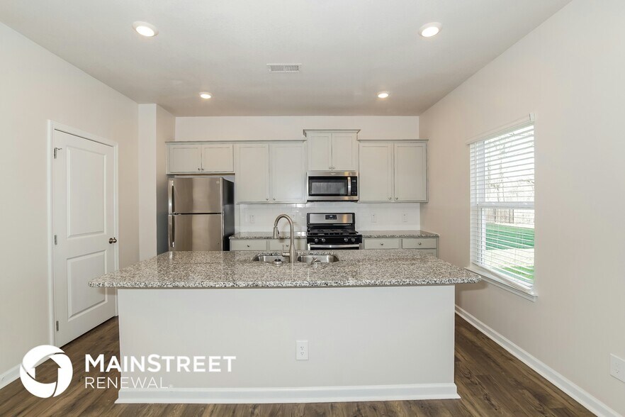 Building Photo - 4742 Willow Bluff Cir