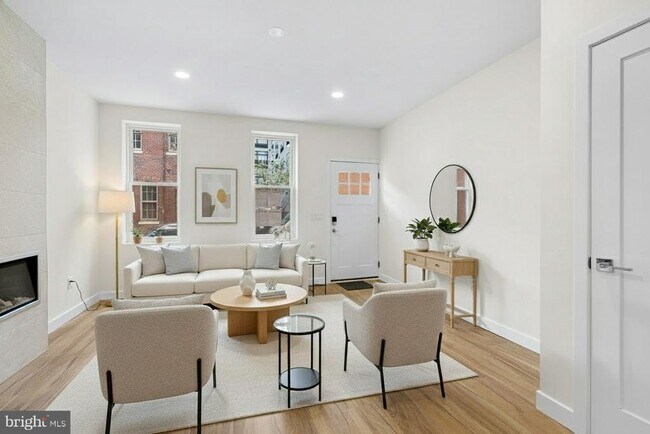 Building Photo - 1124 Dunton St