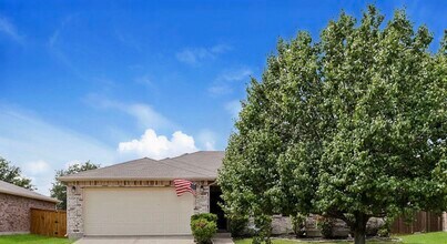 Building Photo - AVAILABLE NOW READY TO MOVE IN