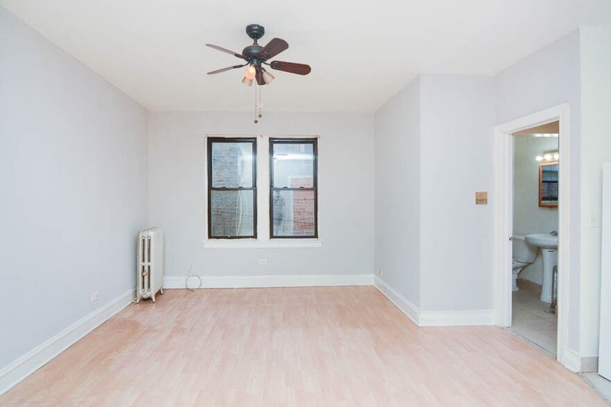 Building Photo - 4856 N Damen Ave