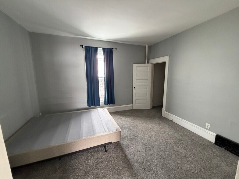 Building Photo - 104 N Grove St