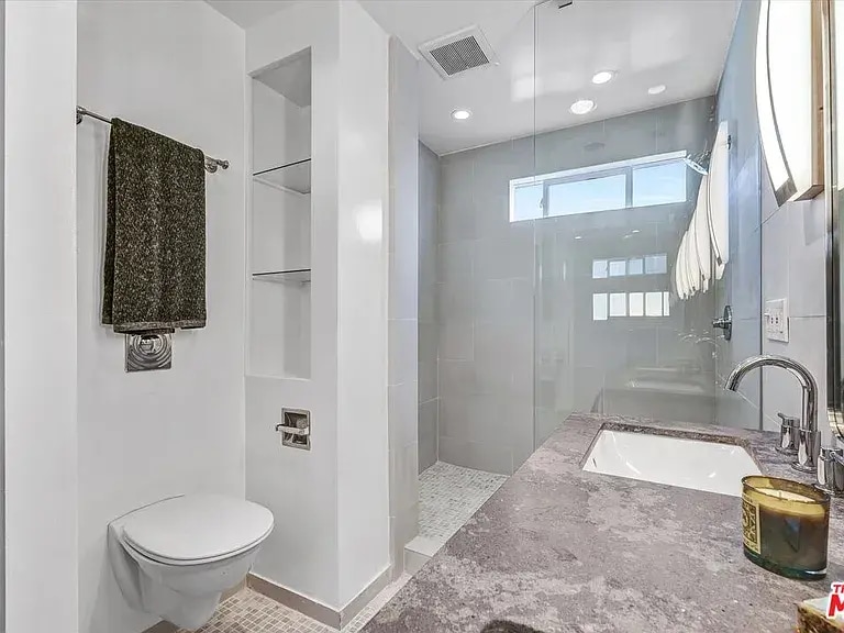 Master bedroom bathroom - 8204 Calabar Ave
