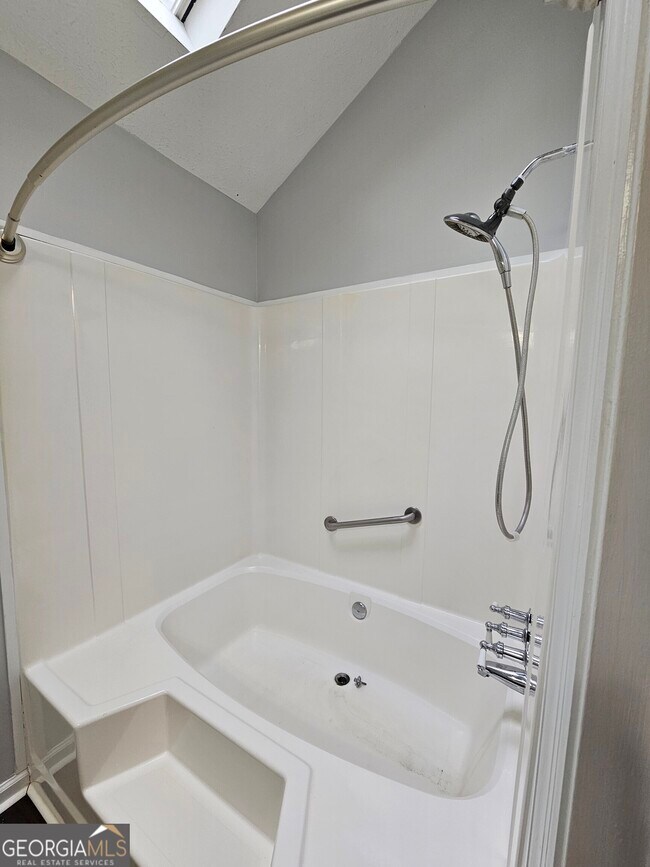 Building Photo - 40 Peachtree Way