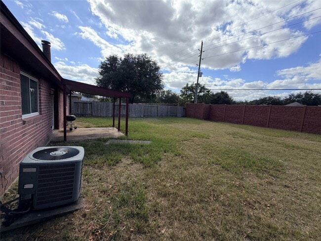 Building Photo - 1927 Oakwell Ln