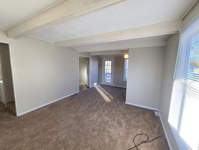 Building Photo - 2 Bedroom Home in Normal