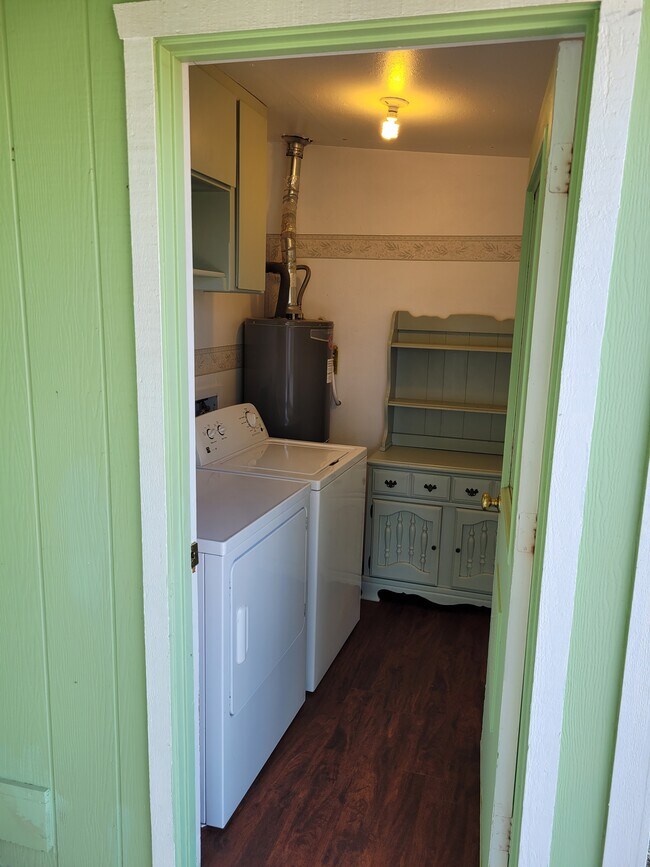 Building Photo - 1033 S 5th St