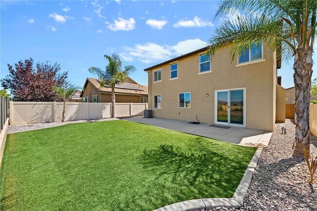 Building Photo - 37749 Fiesta Flower St