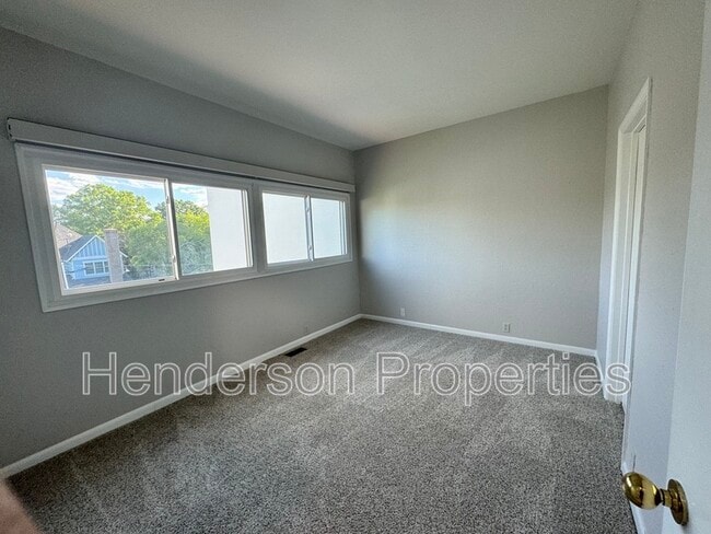 Building Photo - 501 Fenton Pl