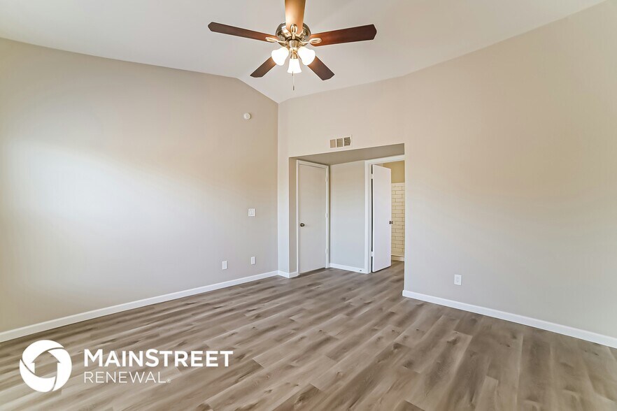 Building Photo - 4010 N 88th Ave