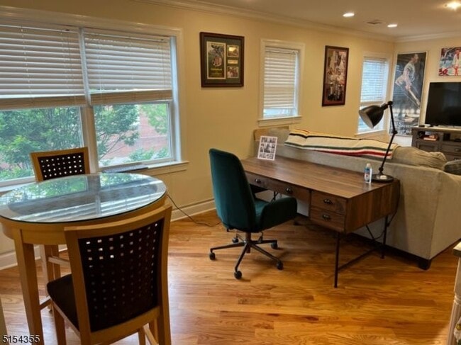 Building Photo - 208 Lenox Ave