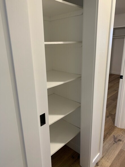 Building Photo - 610 Lion St