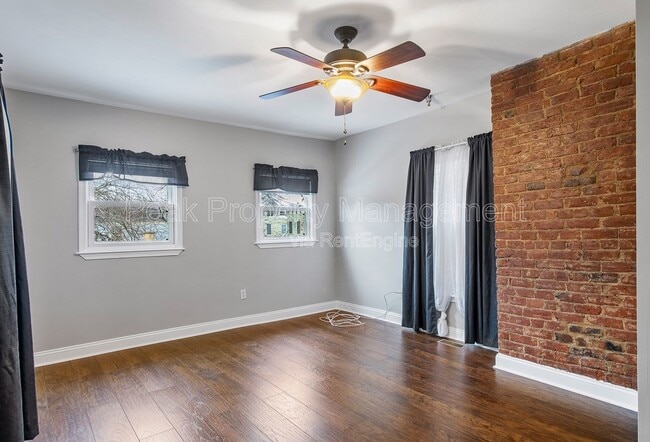 Building Photo - 2122 E Marshall St