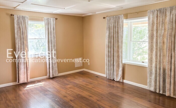 Building Photo - 1808 Riverview Dr