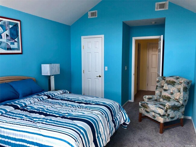 Building Photo - 902 Willow Pond Dr