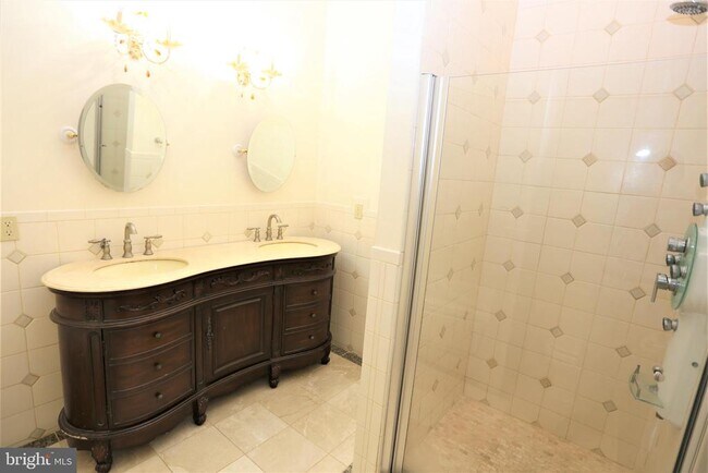 Building Photo - 9705 Fernwood Rd