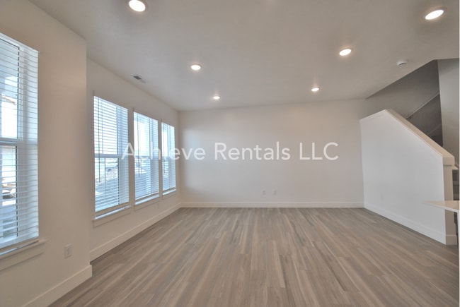Building Photo - 560 S 1225 W